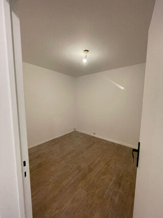  Appartement à louer 4 pièces 81 m²