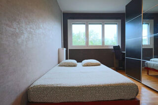  Appartement à louer 4 pièces 96 m²