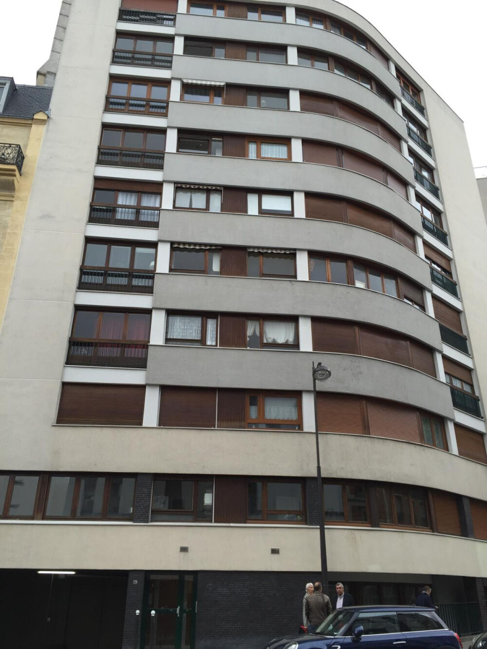 Location Appartement Très beau studio vue sur les toits commerces métro Paris 20