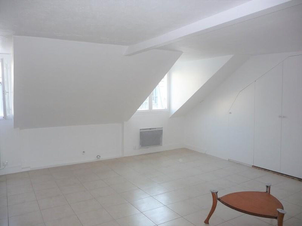 Location Appartement 2 pièces mansardé Paris 9ème Paris 9