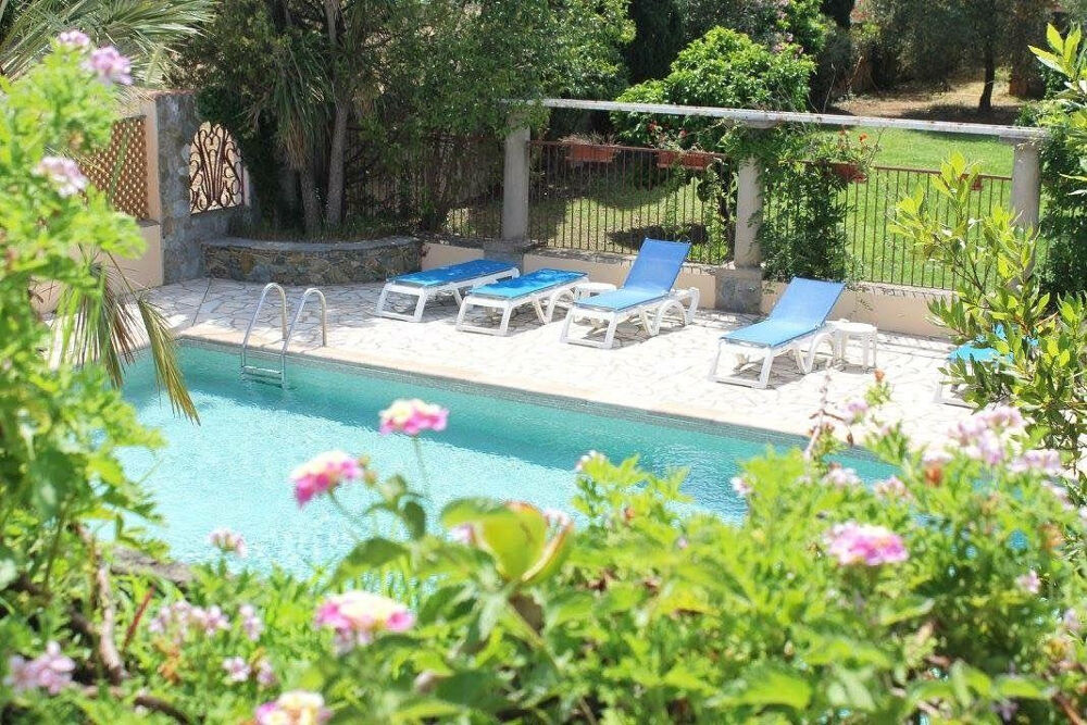Domaine familiale avec piscine et tennis