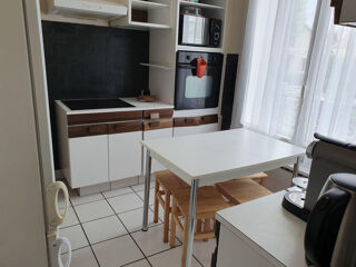  Appartement à louer 5 pièces 150 m²
