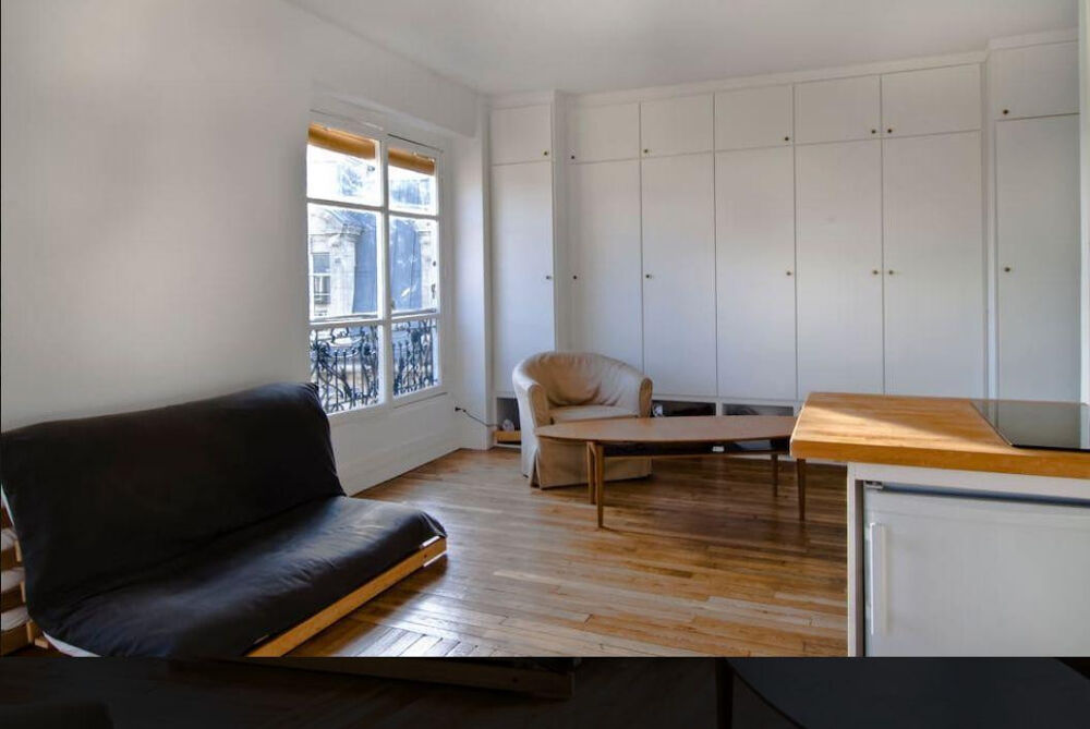 Location Appartement Studio Double Expo S-E Dernier Etg. avec Ascenseur Paris 20