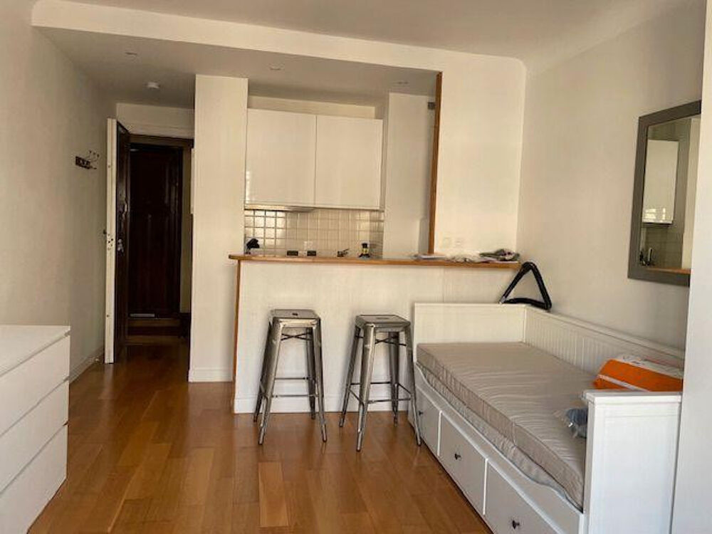 Location Appartement Très beau studio, 21m2, 4eme étage Paris 18