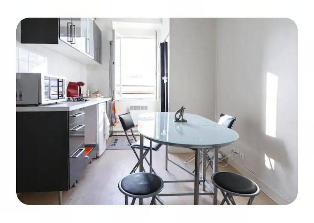 Location Appartement Beau studio meublé 25m² Place de Clichy Paris 18