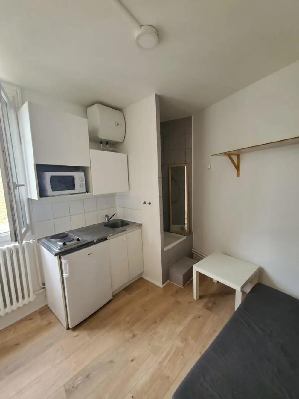 Loue chambre de bonne meublée (9m², Paris)