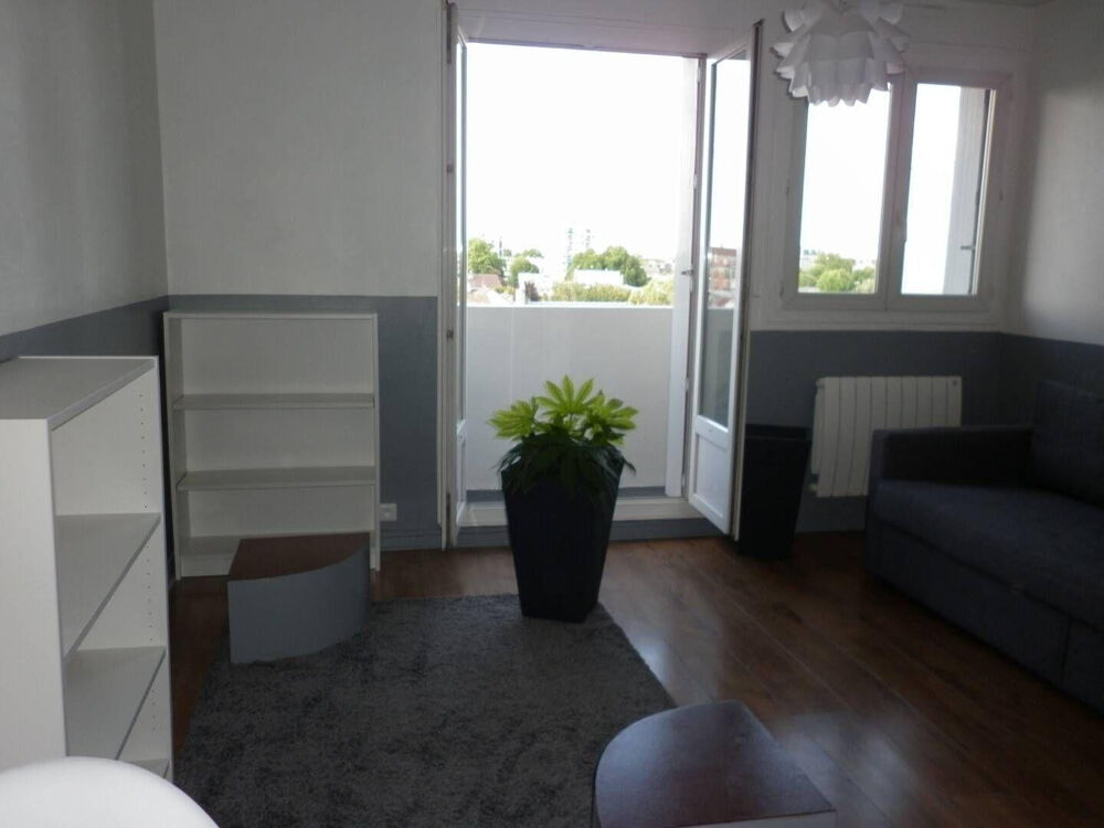 Location Appartement Beau studio meublé 30 m2 + balcon (3 mois min.) Aubervilliers