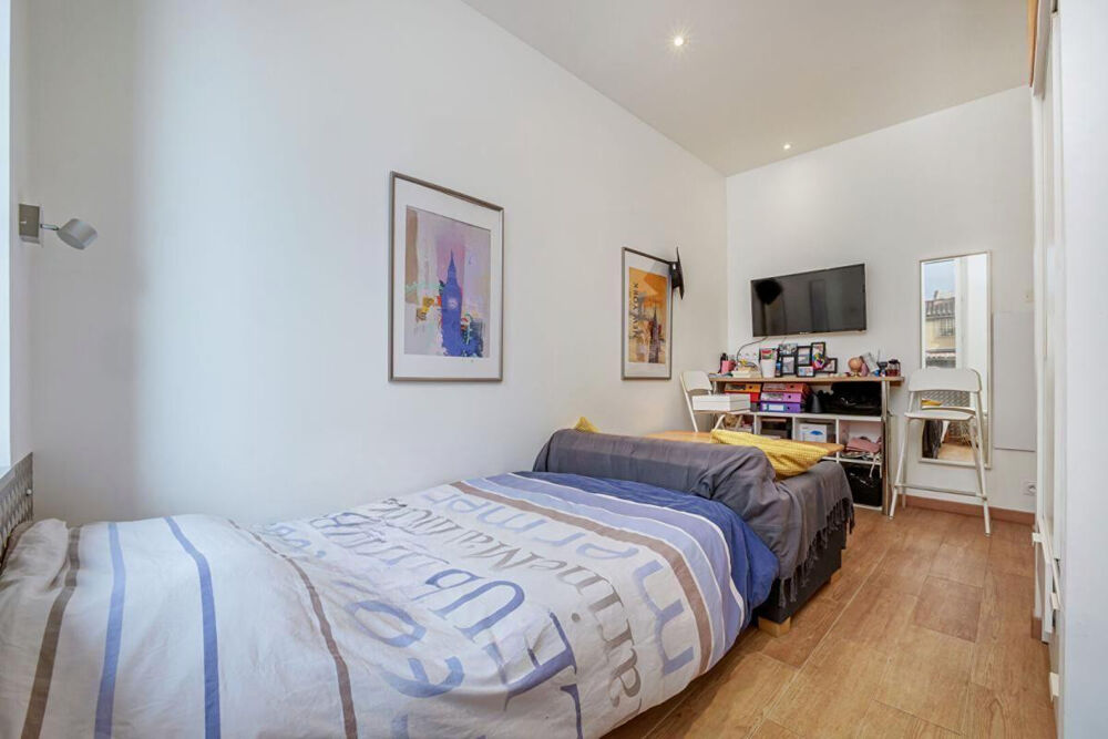 Location Appartement Beau studio meublé 17m² avec grand balcon Marseille 1