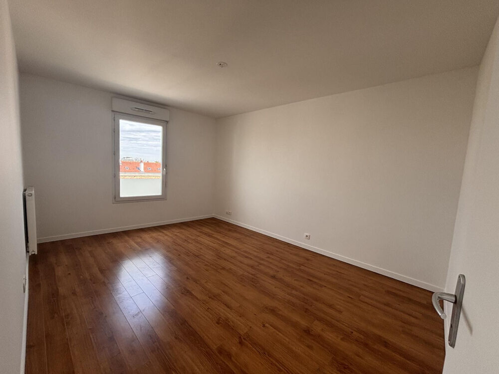 Location Appartement Dernière étage, refait neuf, une place de parking Nanterre