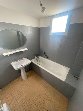  Appartement à louer 3 pièces 47 m²