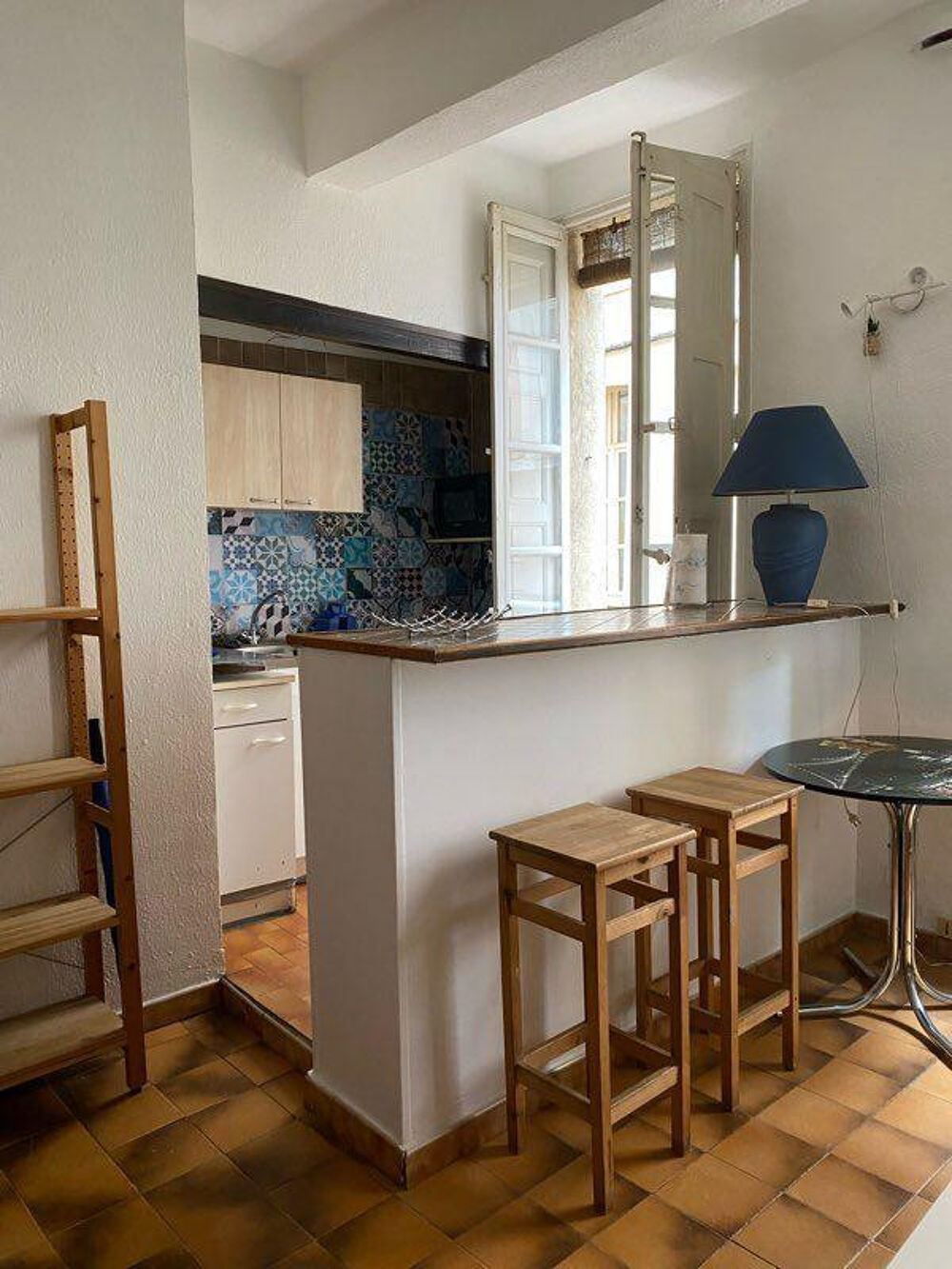 Location Appartement Loue studio 25m2 meublé équipé CV Aix en Provence Aix-en-provence