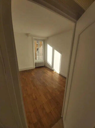  Appartement à louer 5 pièces 110 m²