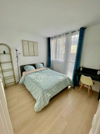  Appartement à louer 5 pièces 75 m²