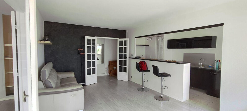 T2 meublé lumineux avec balcon, cave et parking