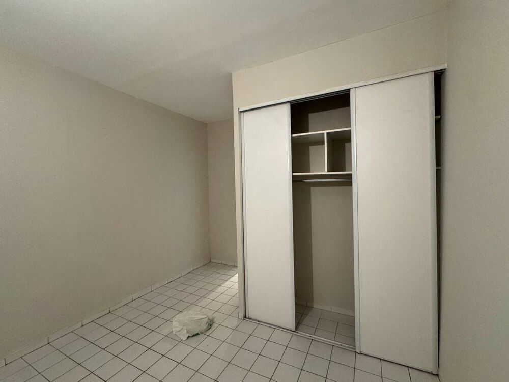 Location Appartement Loue t2 longchamp-reformés, calme avec cour Marseille 1