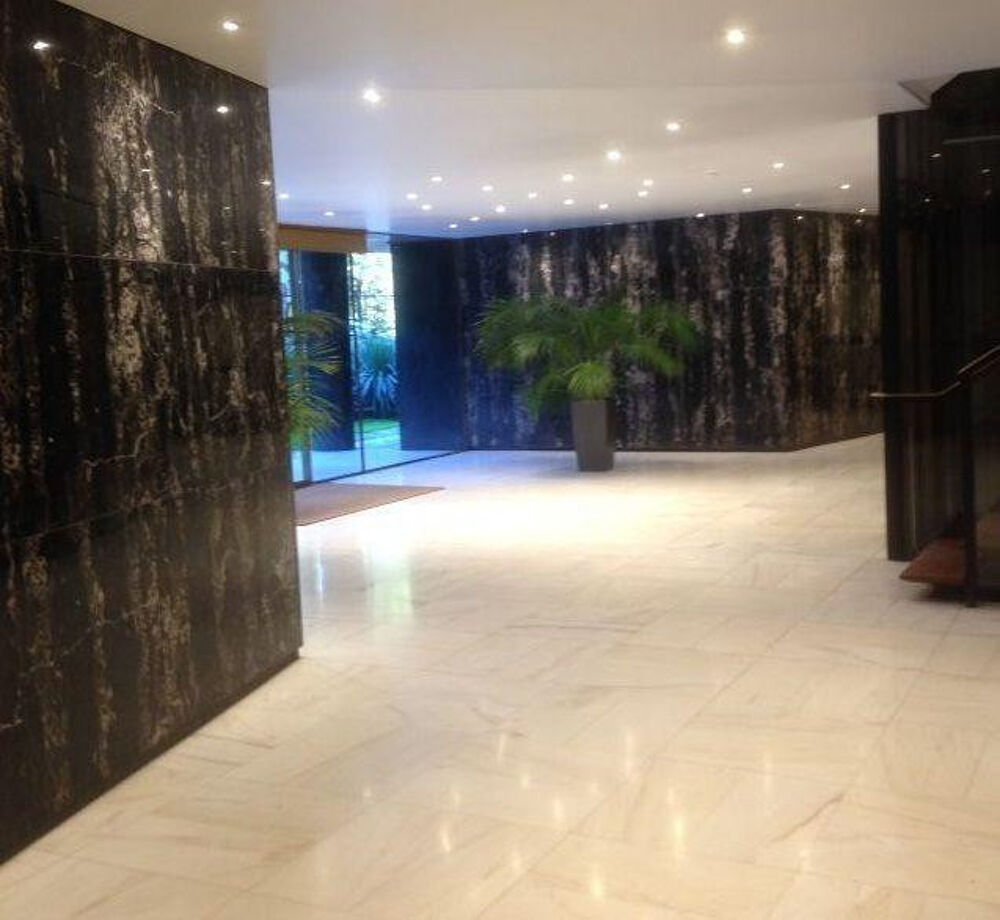Location Appartement Beau studio calme et lumineux, immeuble standing Paris 16