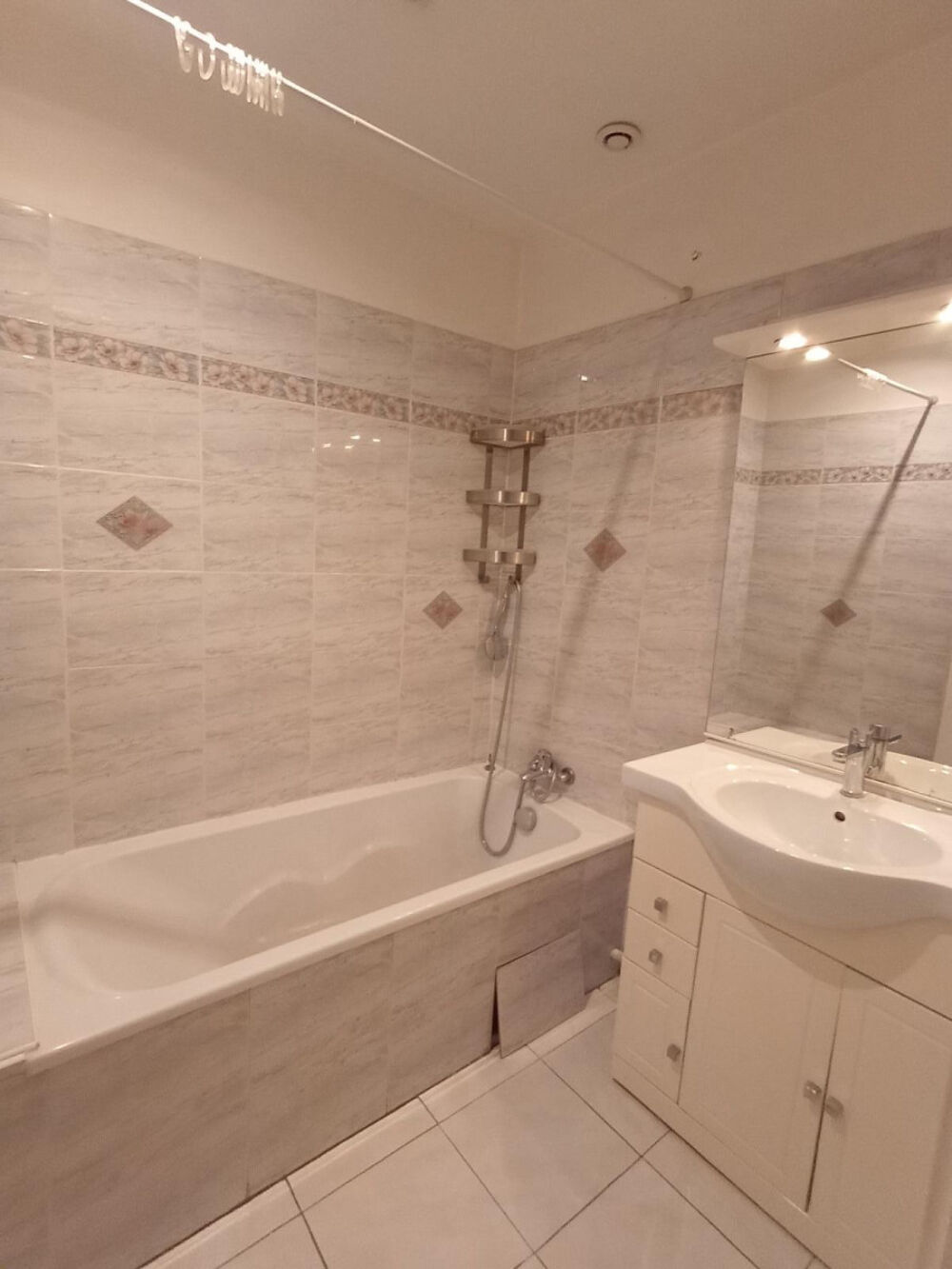 Location Appartement F2 + jardin privatif - 58m² métro CUSSET (ligne A) Villeurbanne