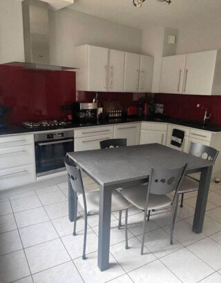  Appartement à louer 5 pièces 200 m²