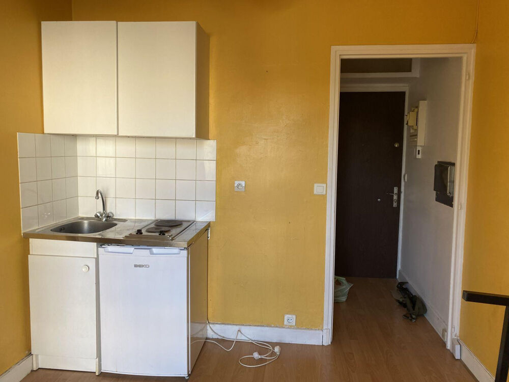 Location Appartement Petit studio confortable, dans bon environnement Paris 11