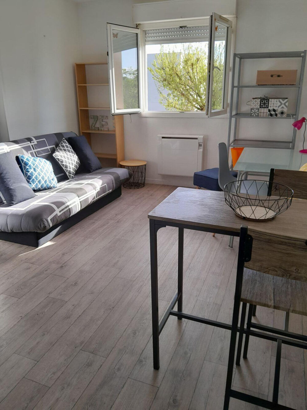 Agréable studio meublé et équipé, lumineux