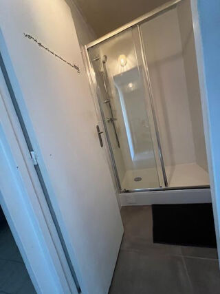  Appartement à louer 5 pièces 80 m²