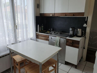  Appartement à louer 5 pièces 150 m²
