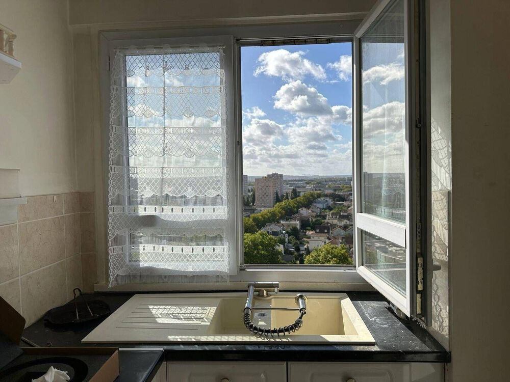 Location Appartement Studio lumineux 31m² vue dégagée, parking et cave Alfortville