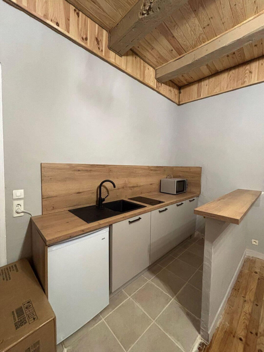 Location Appartement Studio meublé entièrement rénové –  Centre ville Saint-affrique