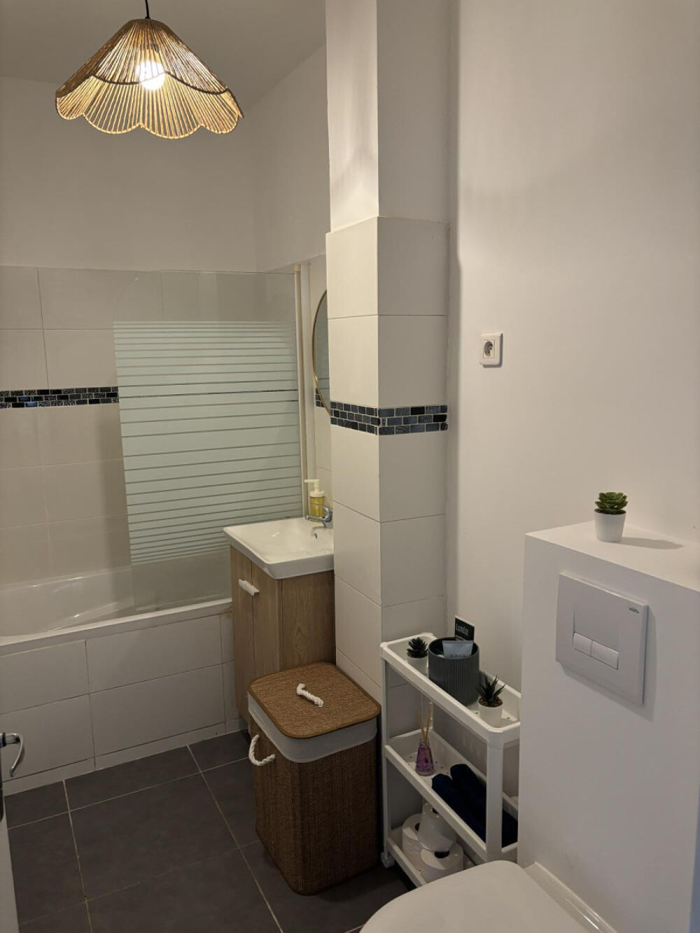 Location Appartement Studio cosy avec terrasse / Métro chartreux Marseille 4