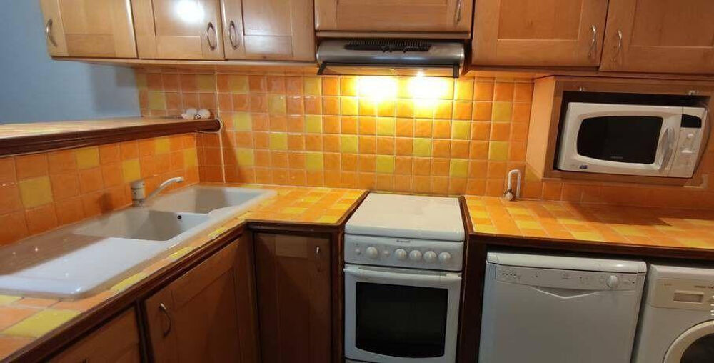 Location Appartement Beau studio meublé 34 m² proche Guy Moquet Paris 17