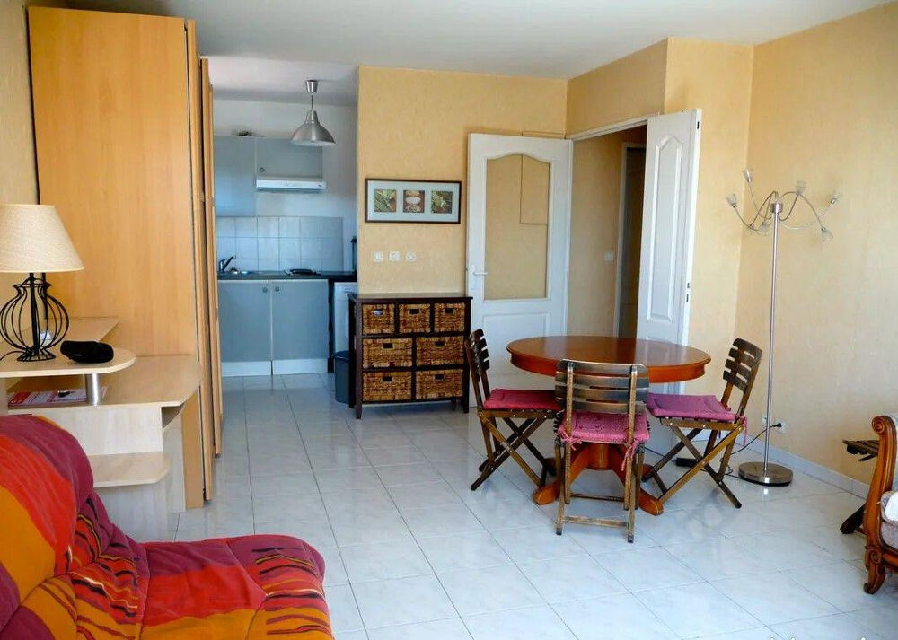 Location Appartement Beau studio meublé 38m² + terrasse 12m² vue mer Marseille 8