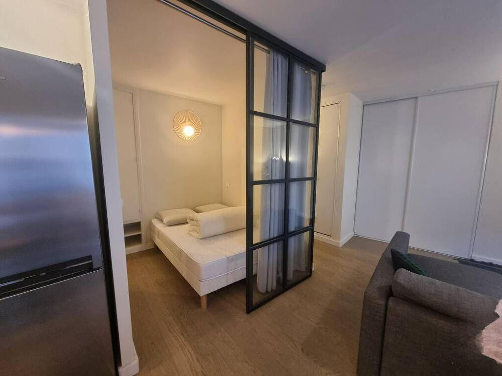 Location Appartement Beau studio meublé avec balcon lumineux Paris 10