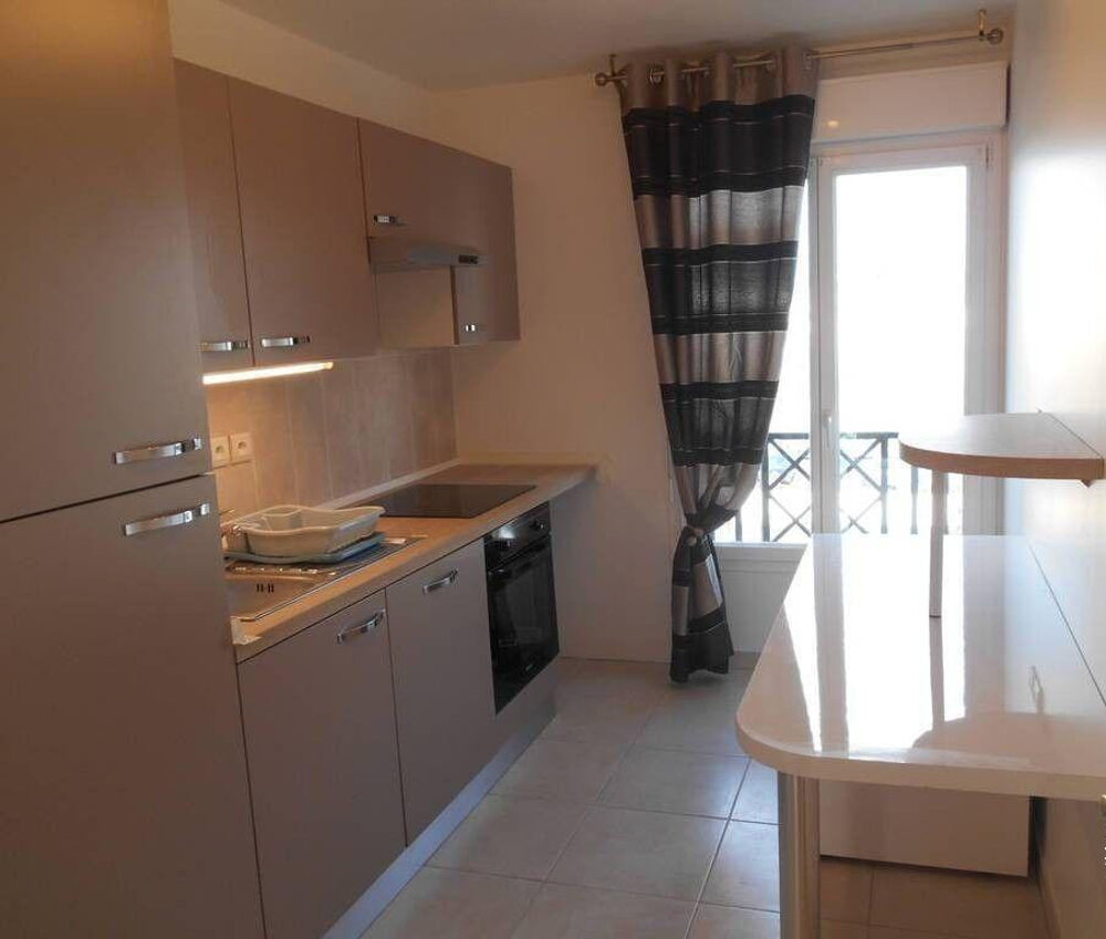Location Appartement Beau 3 pièces 58m² situé en face de la gare Houilles