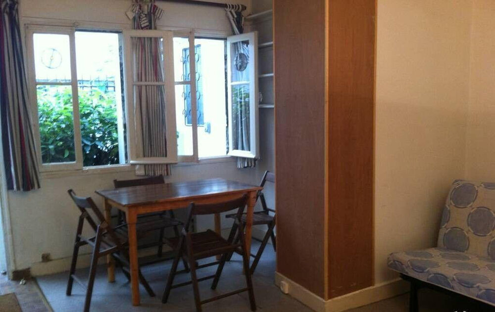 Location Appartement Superbe studio meublé 25m² maisonnette sur cour Paris 11