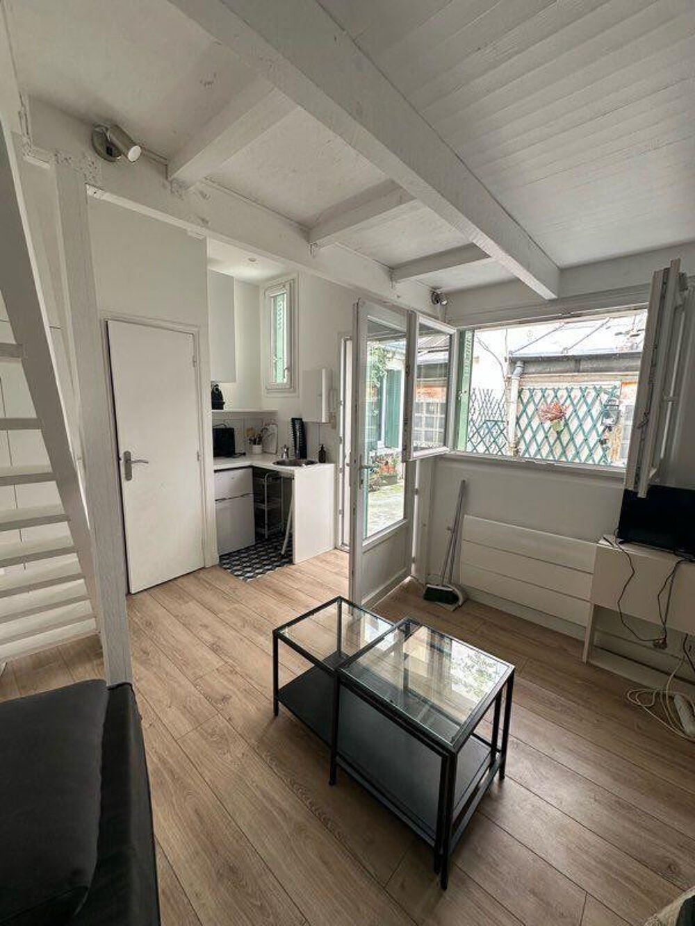 Location Appartement Studio avec petite cour Rue Brea Paris 6