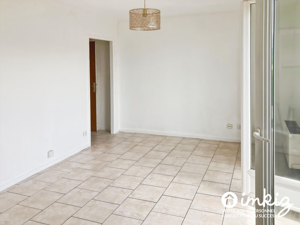 Studio avec balcon, parking et cave