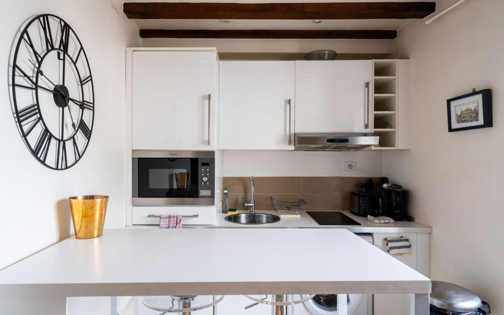 Location Appartement Beau et grand studio 38m² Paris 18