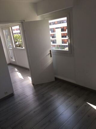  Appartement à louer 4 pièces 74 m²