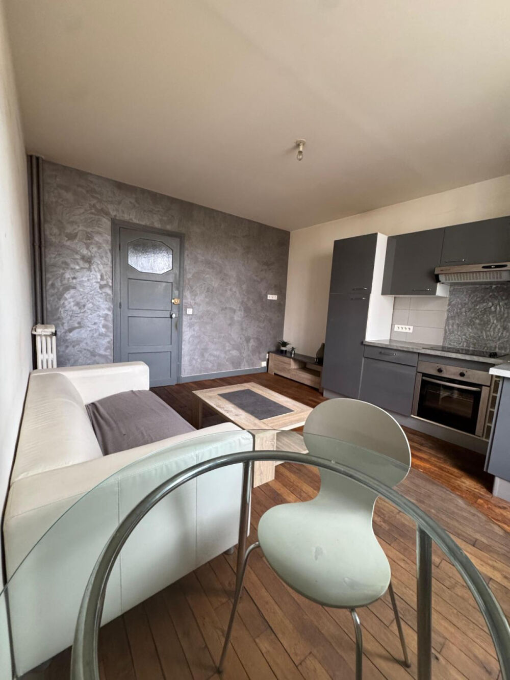 Location Appartement Studio avec petite chambre séparée. Clichy
