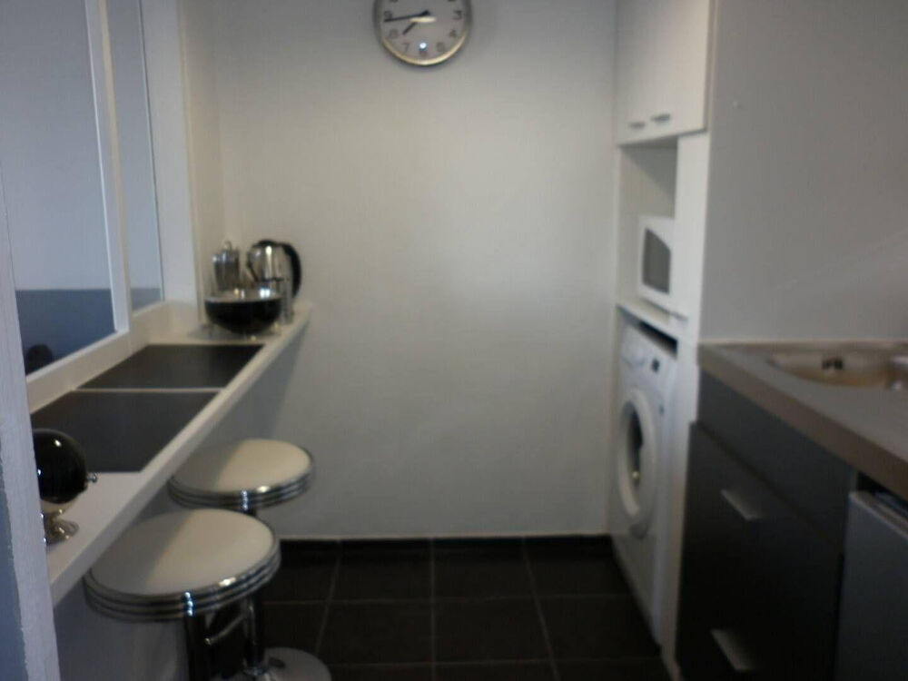 Location Appartement Beau studio meublé 30 m2 + balcon (3 mois min.) Aubervilliers