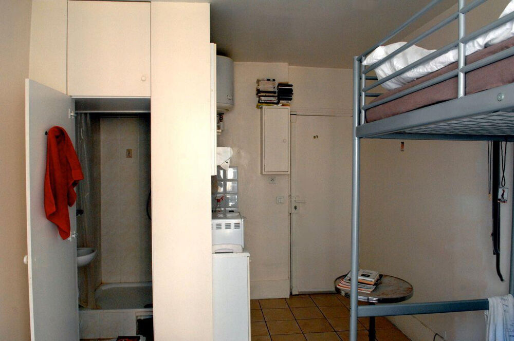 Location Appartement Loue studio à Montmartre Paris 18