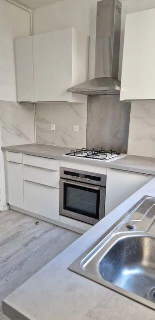  Appartement à louer 4 pièces 80 m²