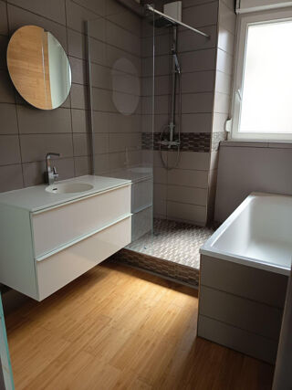  Appartement à louer 4 pièces 99 m²
