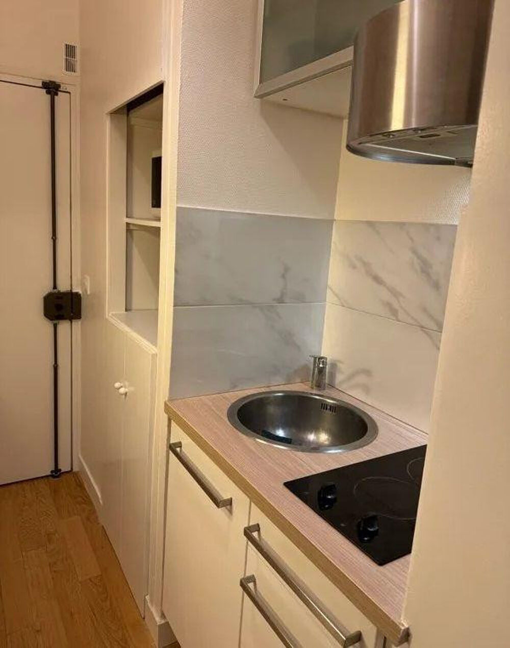 Location Appartement Beau duplex 26m² aux Buttes Chaumont Paris 19