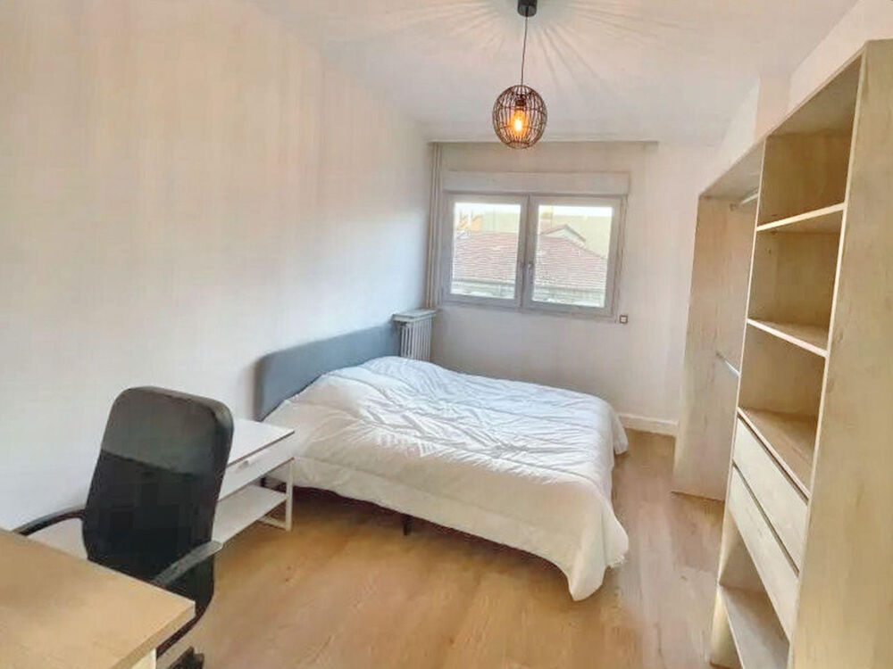 Location Appartement Une colocation idéale, chambres refaites à neuf Saint-Étienne