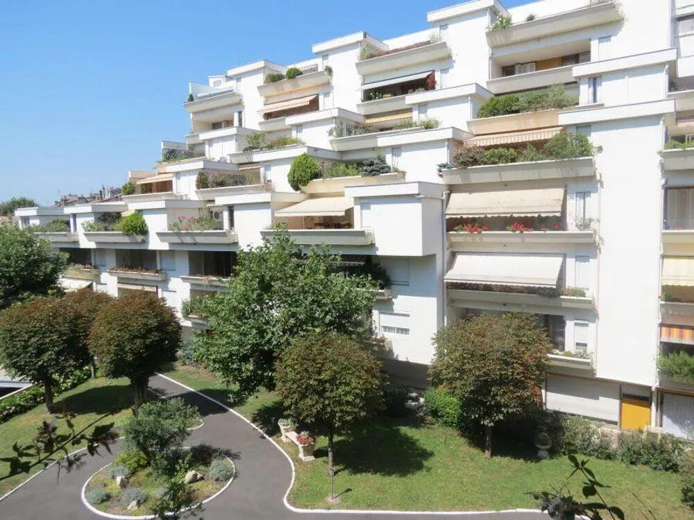 Location Appartement Studio lumineux 35m² résidence senior Bordeaux Bordeaux