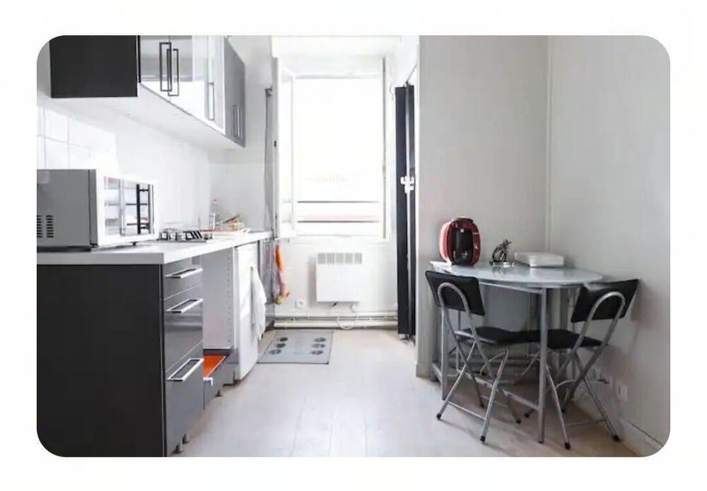 Location Appartement Beau studio meublé 25m² Place de Clichy Paris 18