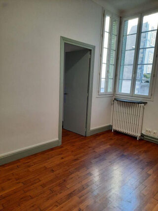  Appartement à louer 2 pièces 32 m²