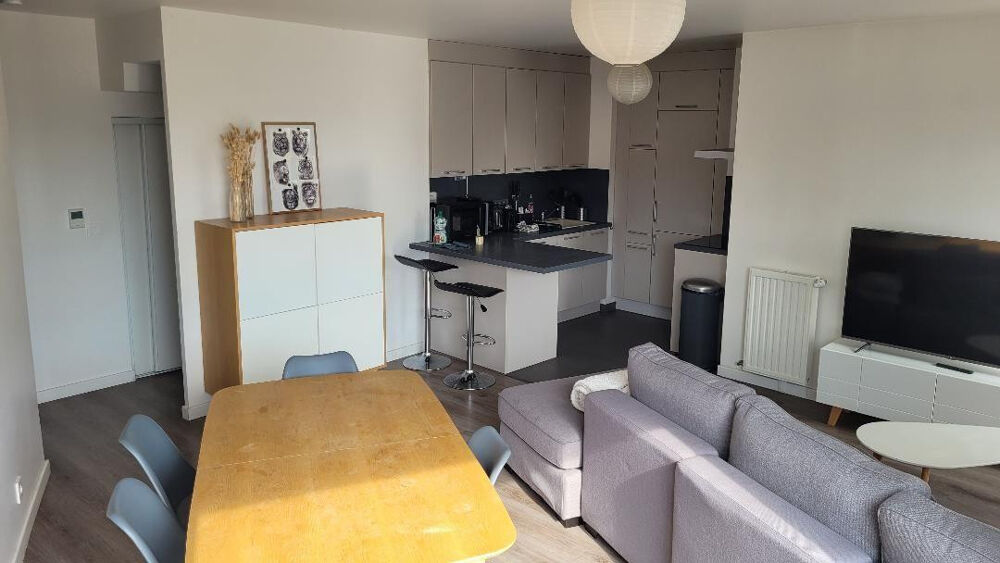 Location Appartement Chambre lumineuse dans un magnifique Duplex. Cergy