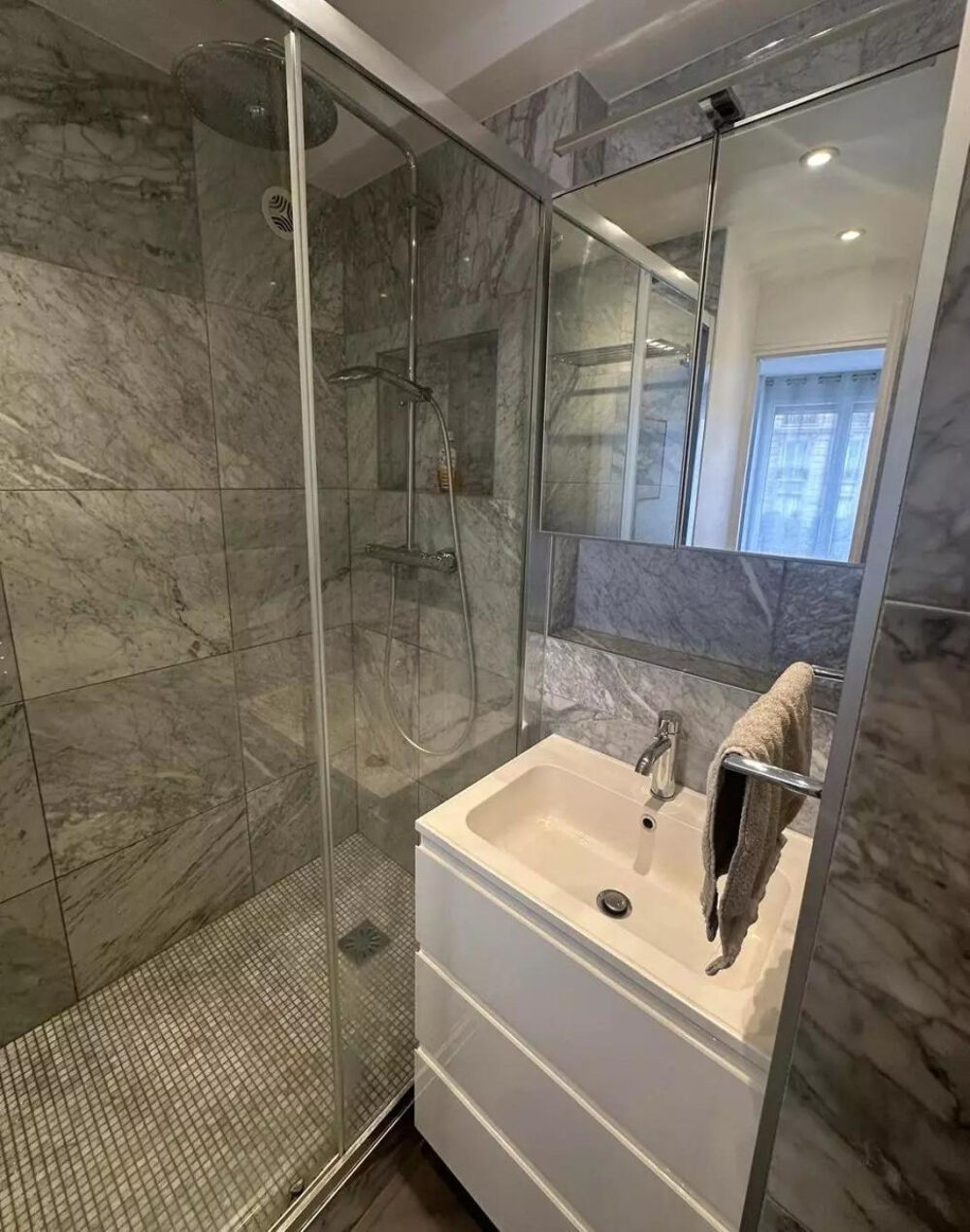 Location Appartement Beau studio meublé rénové 24 m² Paris 16